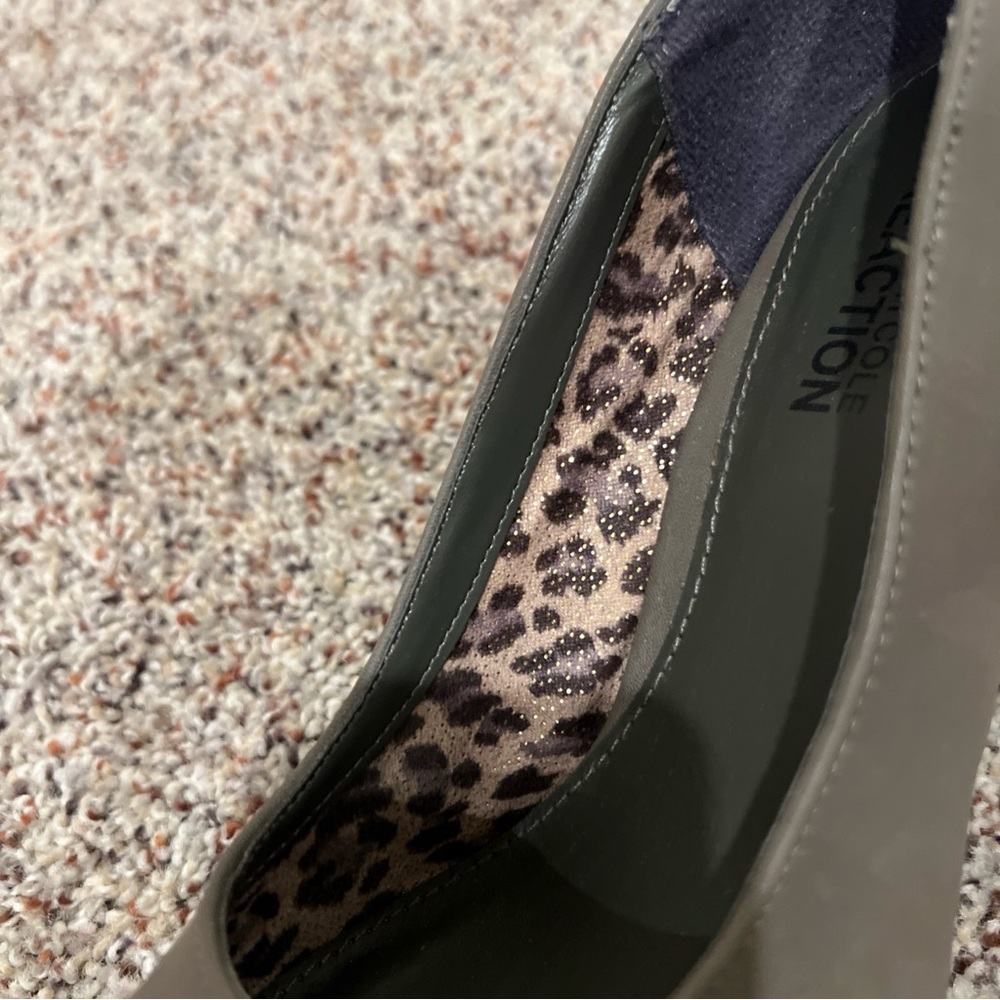 Kenneth Cole Reaction Elegant Gray Heels - Picture 9 of 11